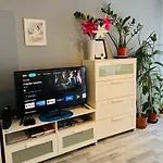 Onyx Apartment With Free Private Garage + Ac